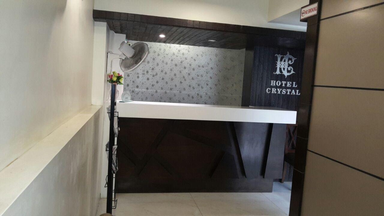 Hotel Crystal Вадодара Екстериор снимка